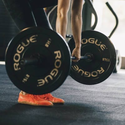 Woman doing deadlift
